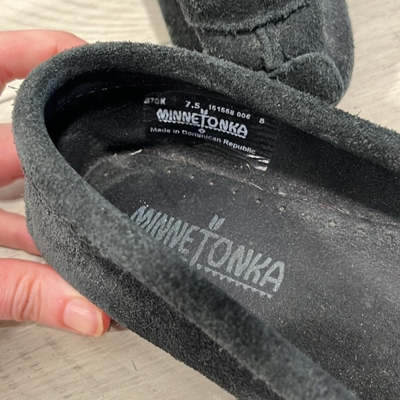 Minnetonka moccasins with tread - Picture 7 of 8